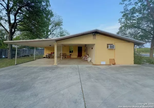 Uvalde, TX 78801,1112 Garner Field Rd