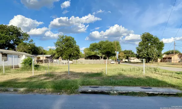 Pearsall, TX 78061,0000 S willow