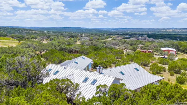 180 MAJESTIC OAKS DR, Boerne, TX 78006-7956