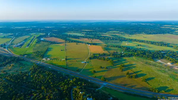 Smithville, TX 78957,577 highway 71