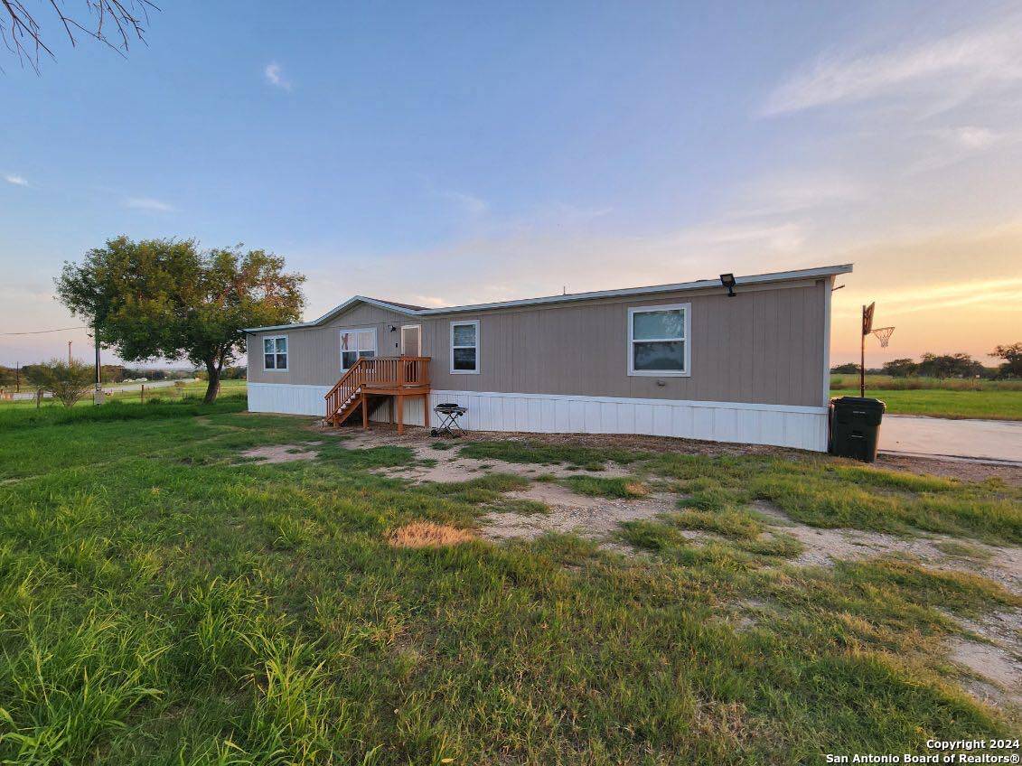 Falls City, TX 78113,11903 N State Highway 123