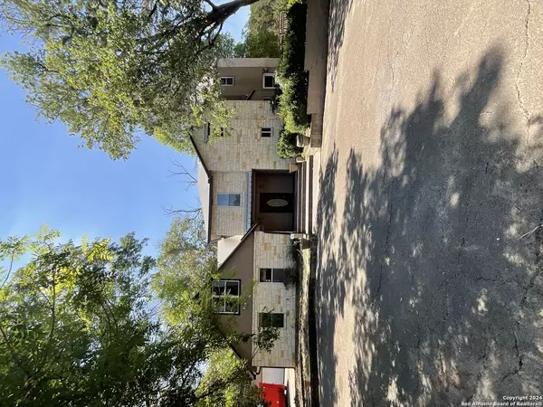 220 LARK LN, New Braunfels, TX 78132-4628