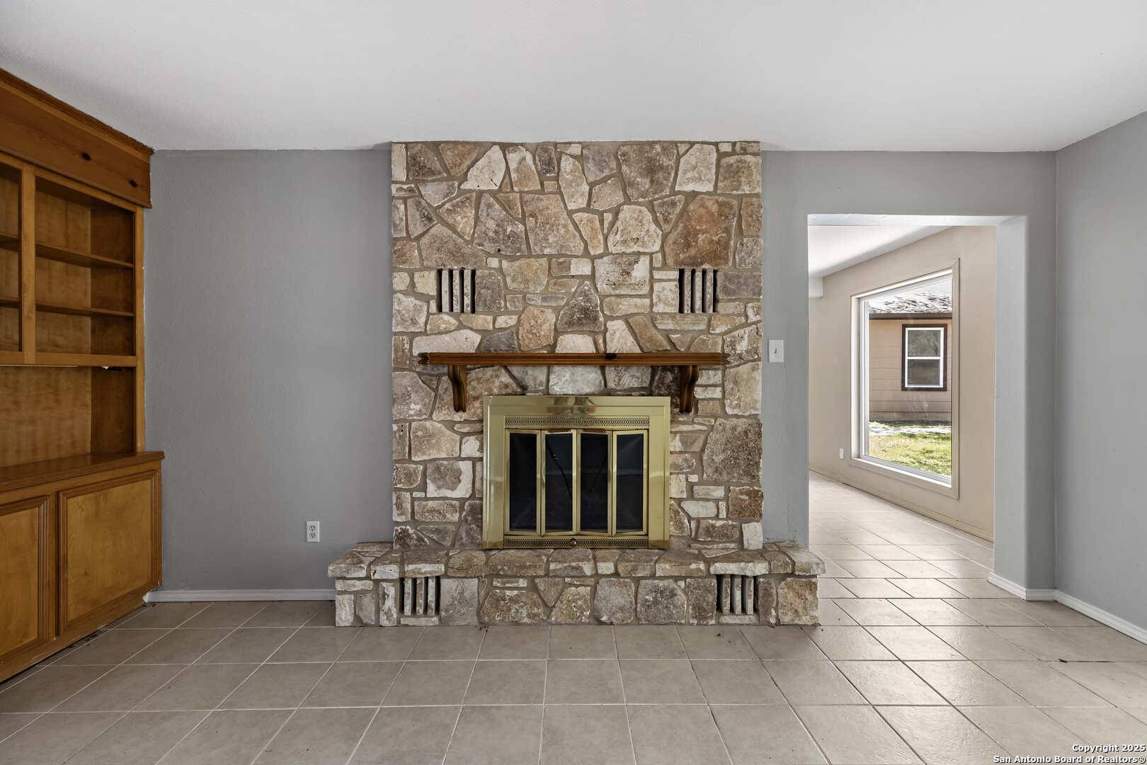 New Braunfels, TX 78132-4628,220 LARK LN