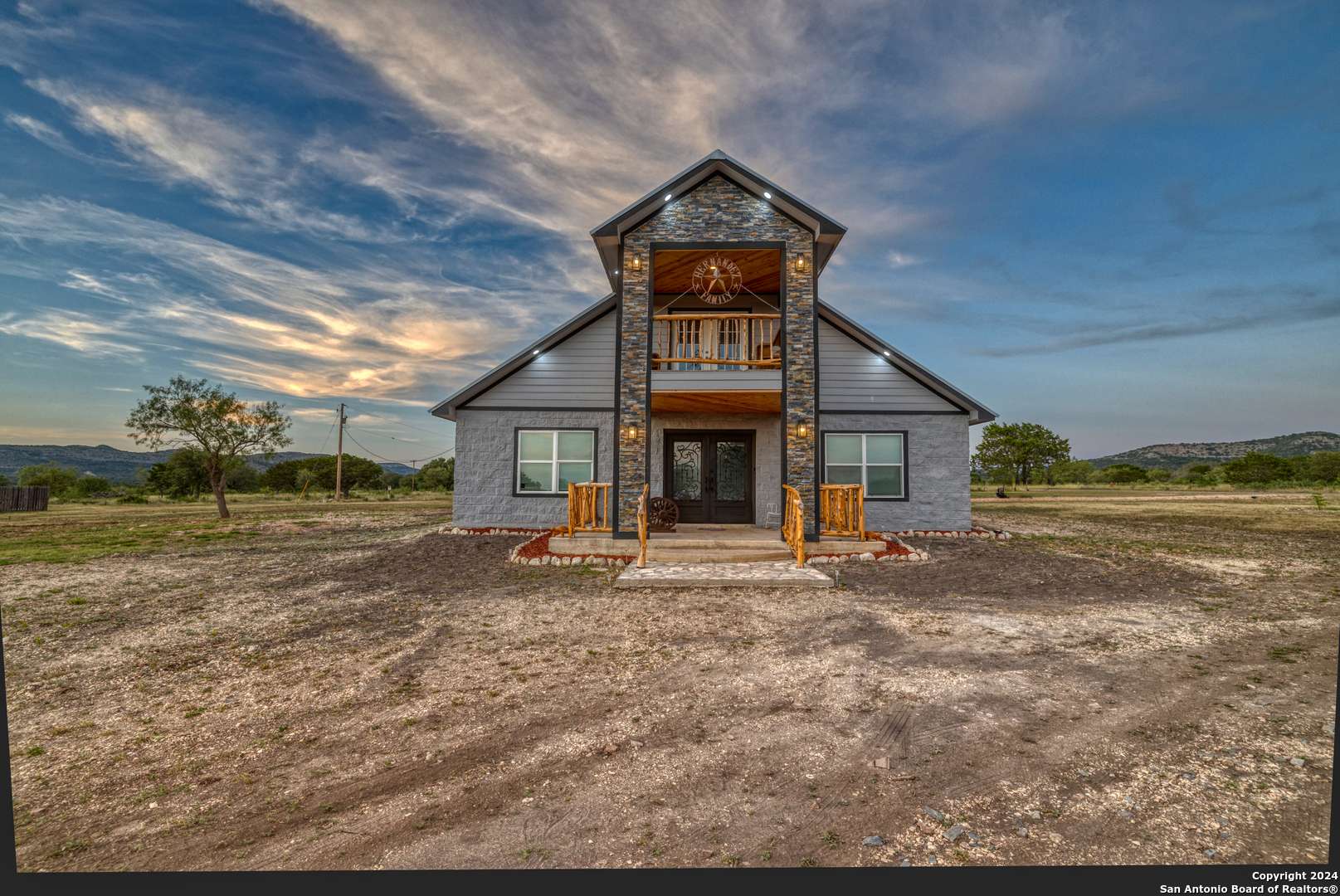 136 Cardinal Drive, Camp Wood, TX 78833