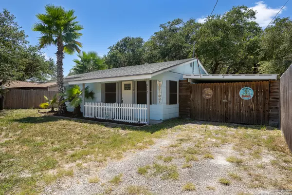 713 Kossuth St., Rockport, TX 78382