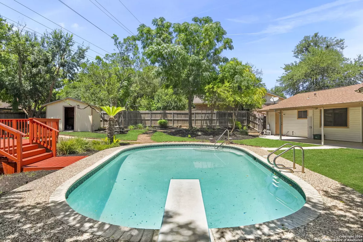 Universal City, TX 78148,102 Laural Ln