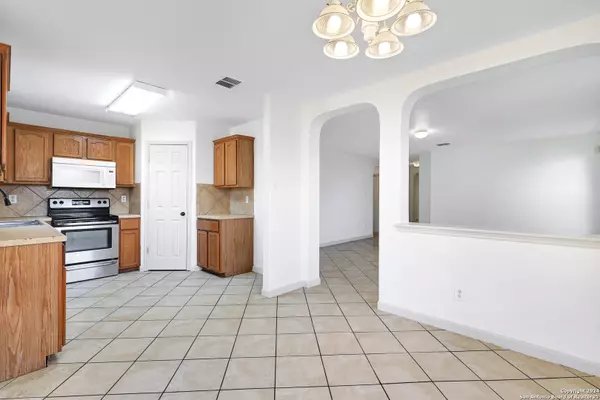 7423 VEGA GAP San Antonio, TX 78252-2755