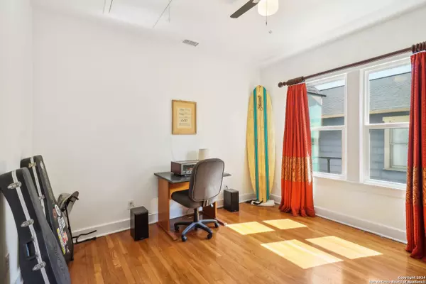 820 W MULBERRY AVE San Antonio, TX 78212-3261