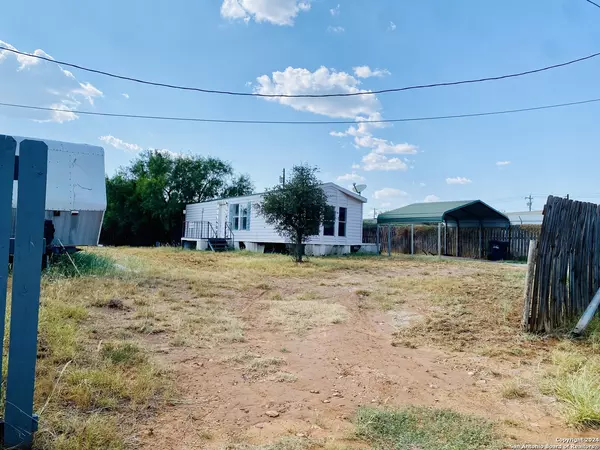 Dilley, TX 78017,108 Hugo St