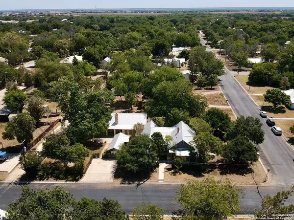 Hondo, TX 78861-3212,1212 29TH ST