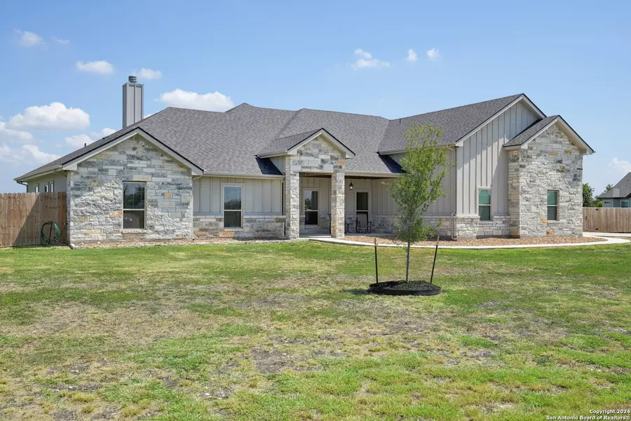 103 RUSTIC WOODS, Marion, TX 78124-2187