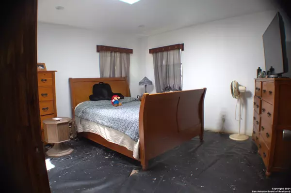 17272 Shady Falls Road San Antonio, TX 78257