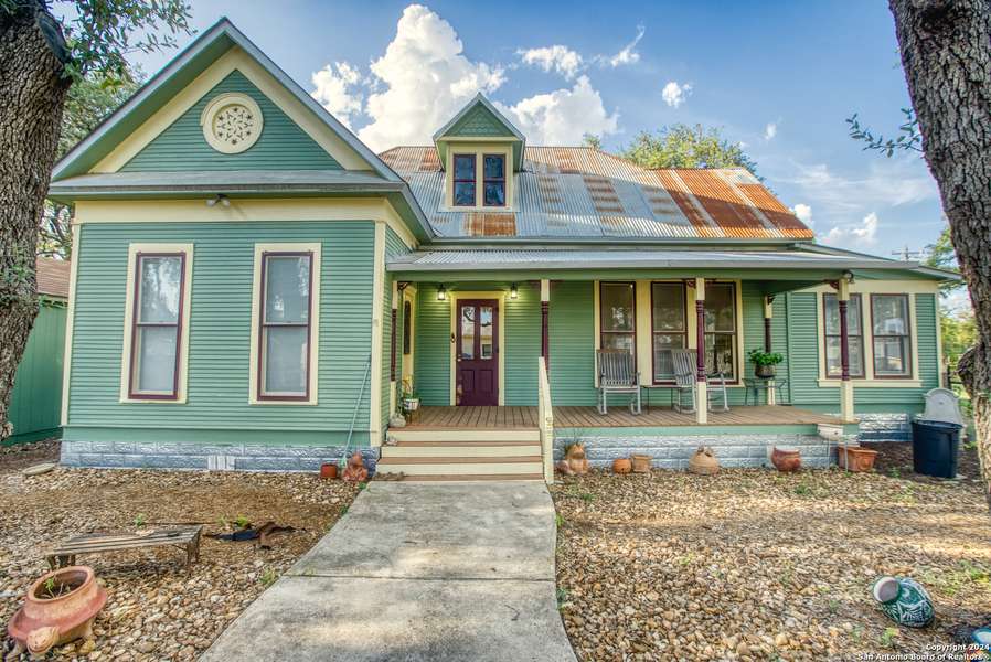 128 Lee, Utopia, TX 78884