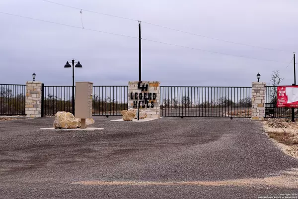 Uvalde, TX 78801,583 LEGEND HILLS RD