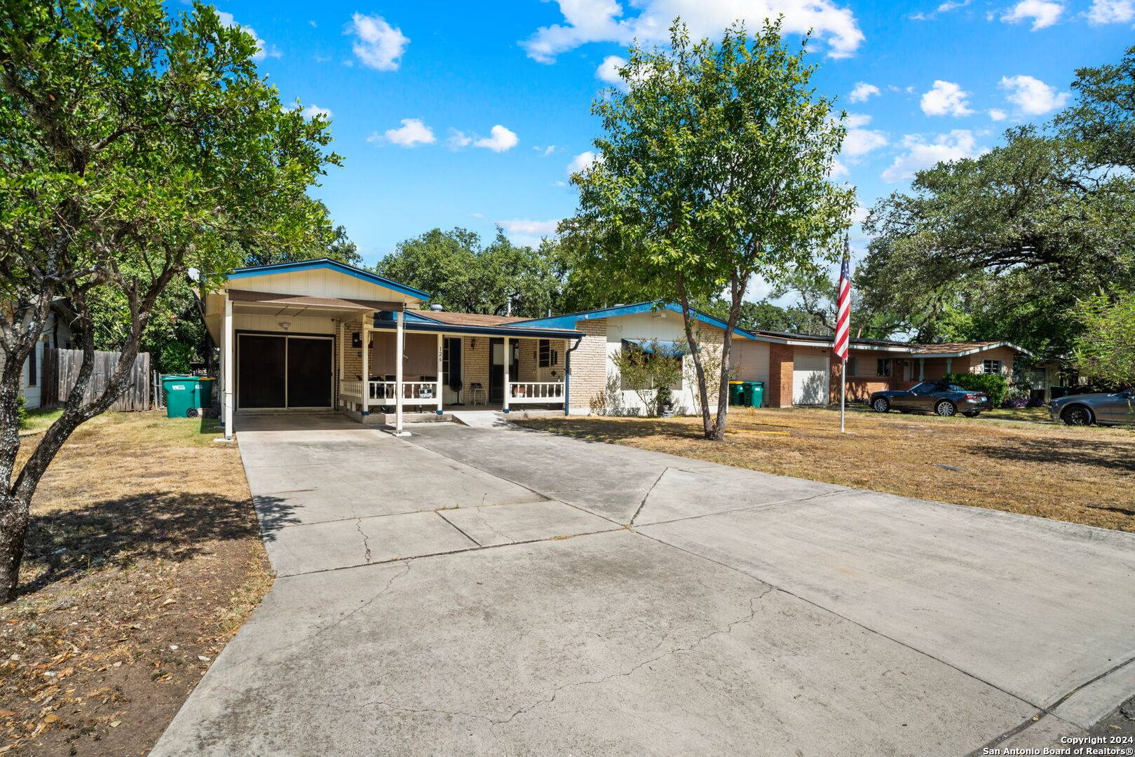 Universal City, TX 78148-4112,126 ROSEWOOD DR