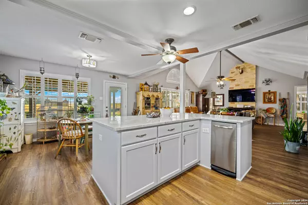 Mcqueeney, TX 78123-3506,735 HOT SHOT LN