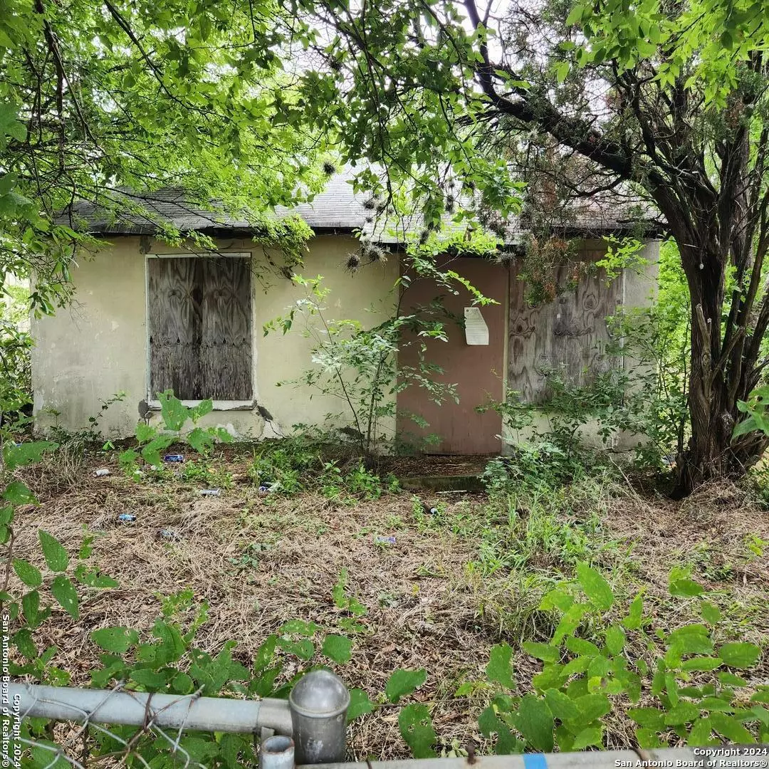 San Antonio, TX 78210-3207,1663 AMANDA ST