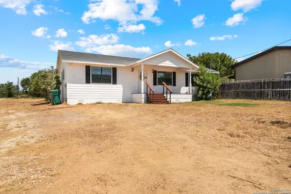 Jourdanton, TX 78026,501 Poplar