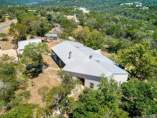 135 SILVER SPRINGS ROAD S, Kerrville, TX 78028-9329