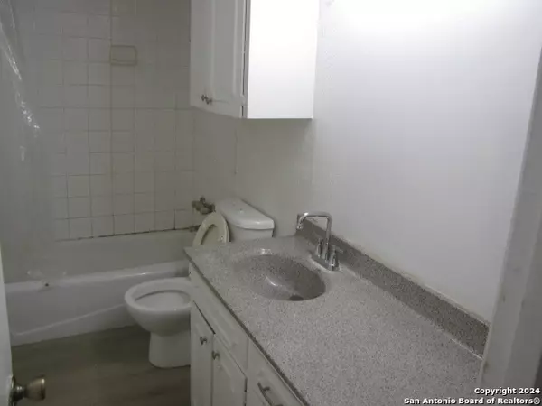 San Antonio, TX 78201-3837,170 DE CHANTLE RD UNIT 207