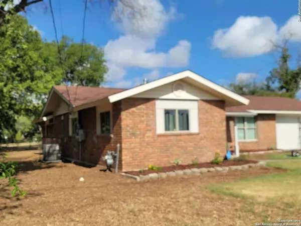 1107 SEMLINGER RD, San Antonio, TX 78220