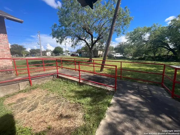 Kenedy, TX 78119,248 Booe Street