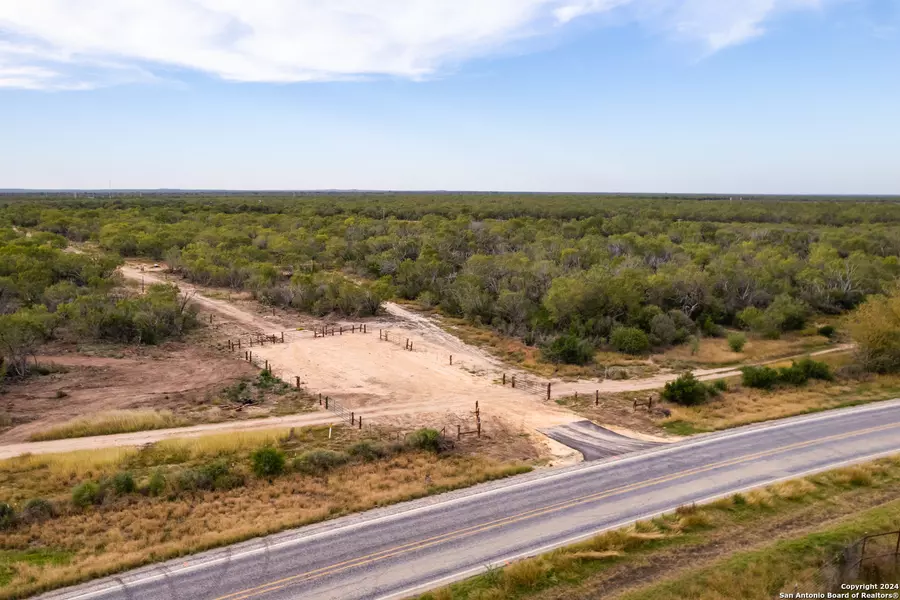 3 FM 1581, Pearsall, TX 78061