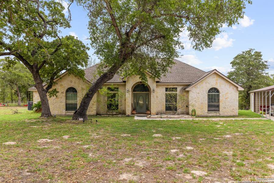 332/266 POLLY LN, La Vernia, TX 78121-5229