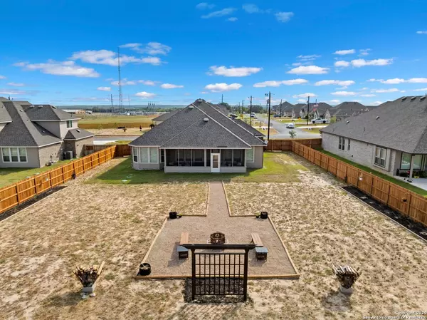 Floresville, TX 78114,143 Arched Oak Loop