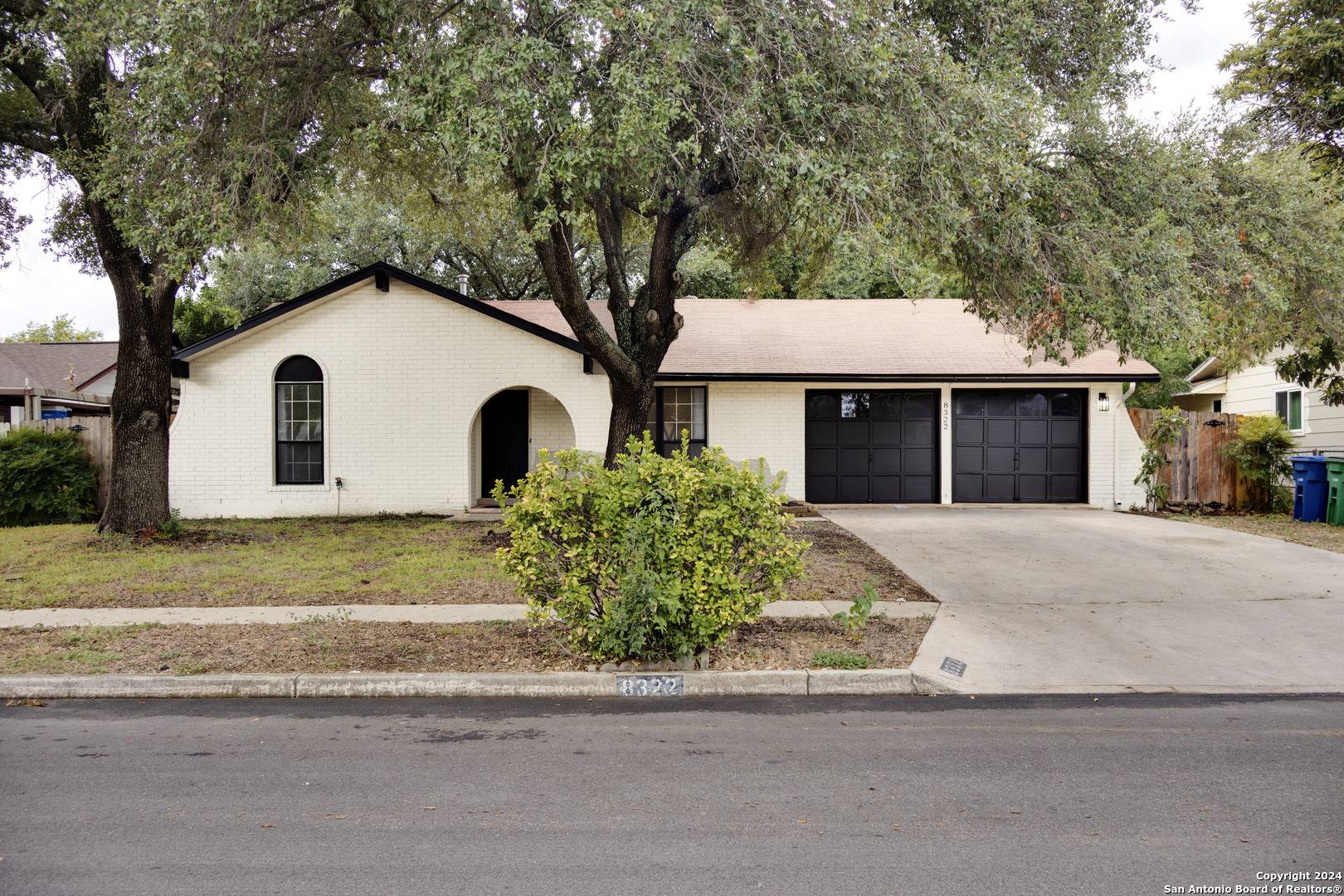 8322 Shoal Creek Dr, San Antonio, TX 78251