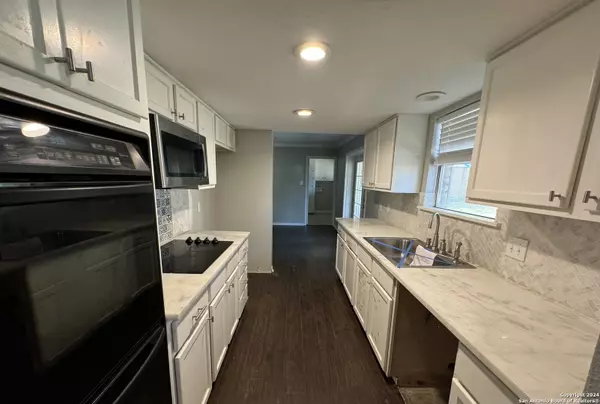 Universal City, TX 78148-3142,327 MADRID DR