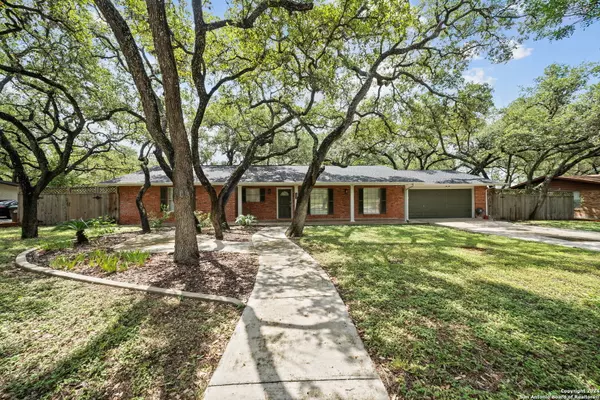 202 DONELLA DR, Hollywood Park, TX 78232-1302