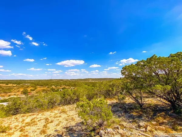 Kerrville, TX 78028,108 HEIGHTS TRAIL