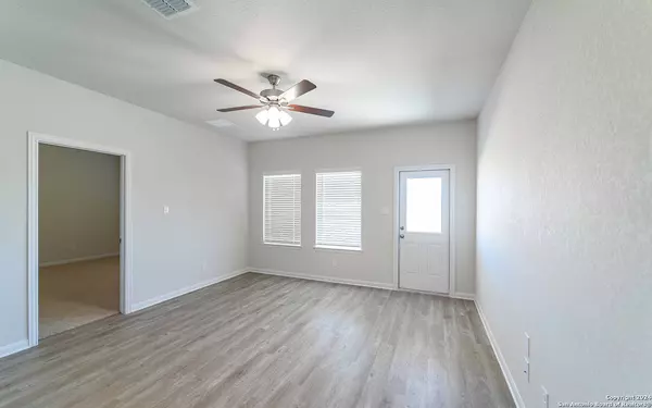 Elmendorf, TX 78112,8811 Catnip Pass