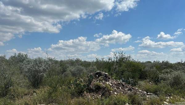 22 Greystone Hills,  Uvalde,  TX 78801