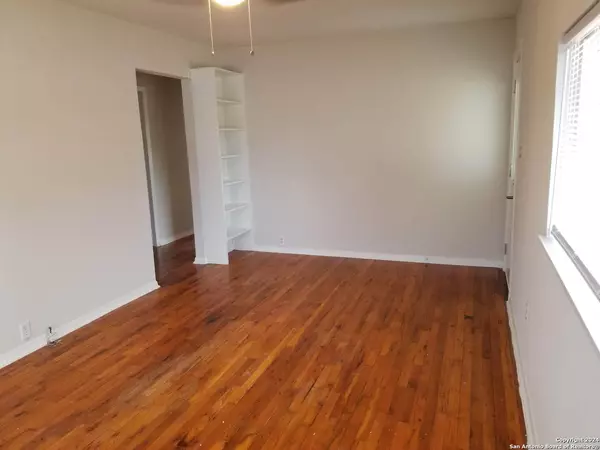 Poth, TX 78147-1123,103 SYLVESTER ST