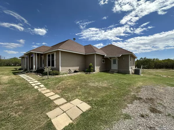 Pleasanton, TX 78064,152 county road 154