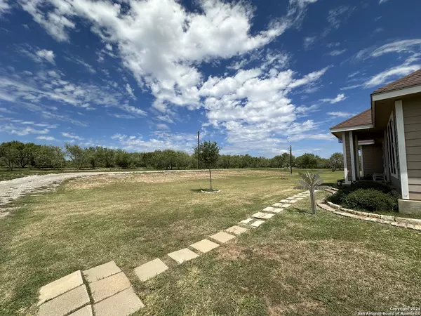 Pleasanton, TX 78064,152 county road 154