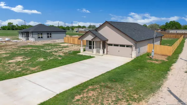 Atascosa, TX 78002,16118 Vaquero Dr.