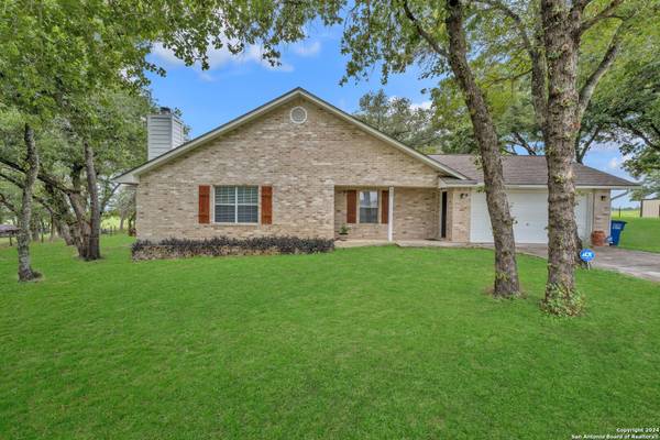 165 Great Oaks Blvd,  La Vernia,  TX 78121