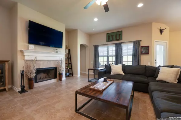 Floresville, TX 78114-6613,128 LARK HILL RD