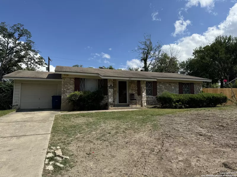 203 CHESSWOOD DR, San Antonio, TX 78228-1705