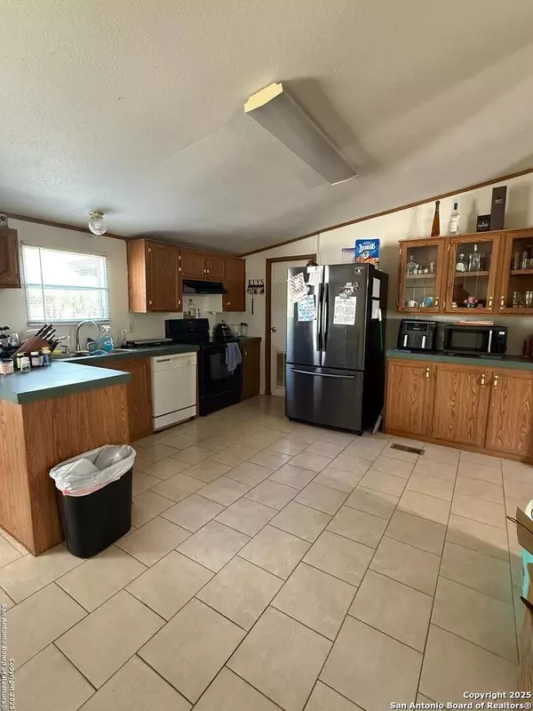 Seguin, TX 78155-7712,136 CREEKWAY LN