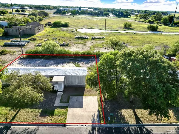 2901 SOUTHERN BREEZE, Hondo, TX 78861-3818