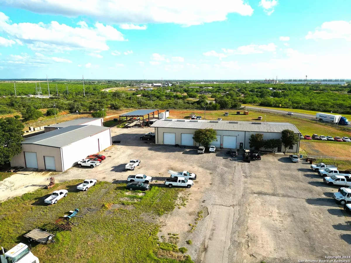 Pearsall, TX 78061,3700 IH 35