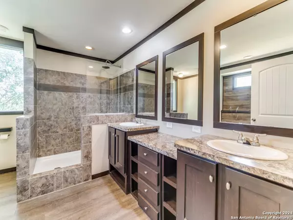 Bandera, TX 78003,197 PR 1520