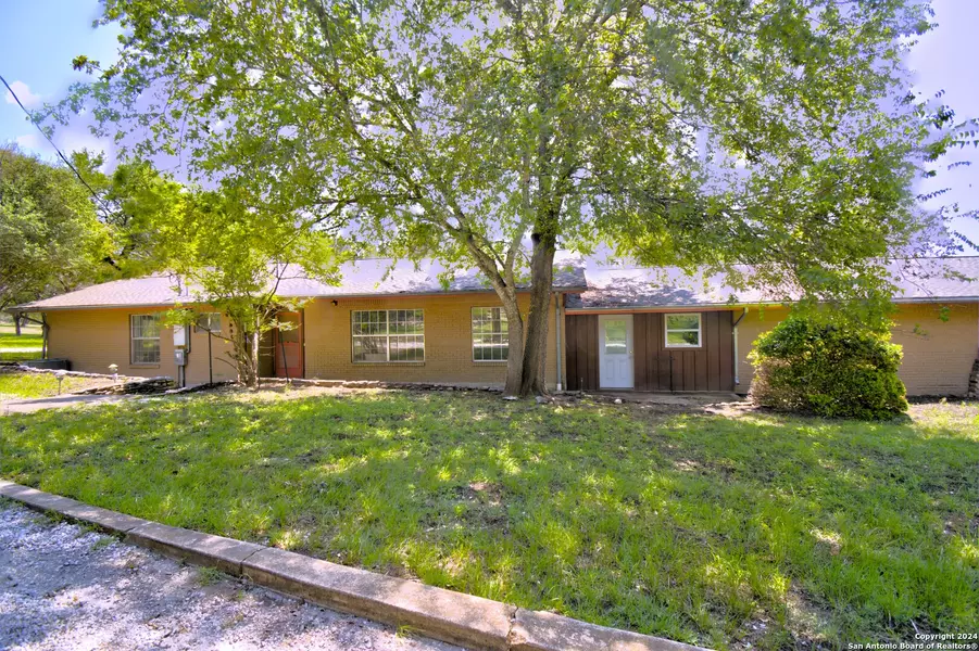 210 Looker Dr, Ingram, TX 78025