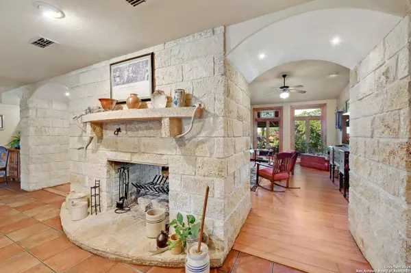 Boerne, TX 78006,310 Oak Ridge