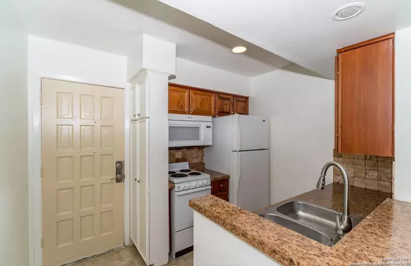 San Antonio, TX 78209-4056,66 BREES BLVD UNIT 84