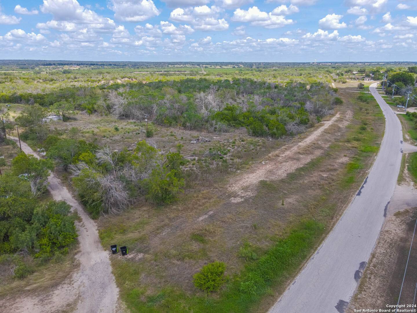 Floresville, TX 78114,8408 COUNTY ROAD 128